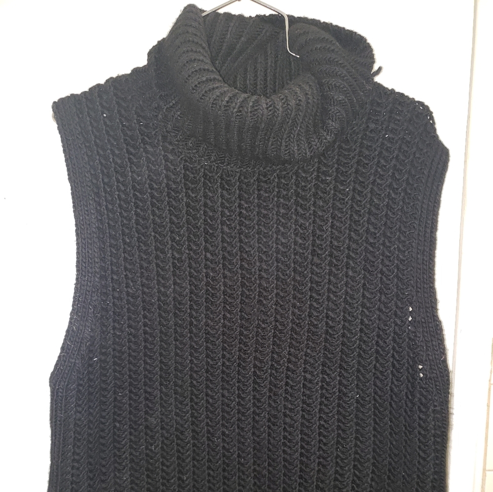 Sweater vest